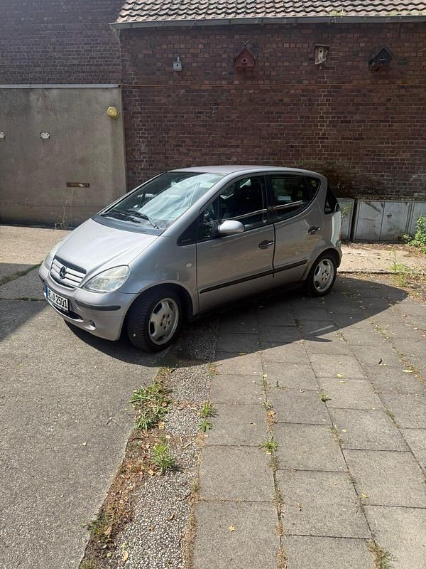 Grau Gebraucht 2000 Mercedes A160 Kleinwagen | 1.000 € (Superpreis) - Bild 1/3