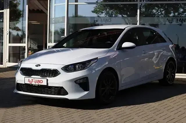 Gebraucht Kia Ceed Edition 7 140 PS (102 kW) 2019 Carraraweiß Kleinwagen