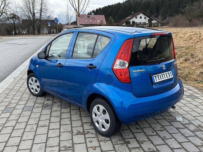 Gebraucht Suzuki Splash Basic 65 PS (47 kW) 2009 Blau Kleinwagen