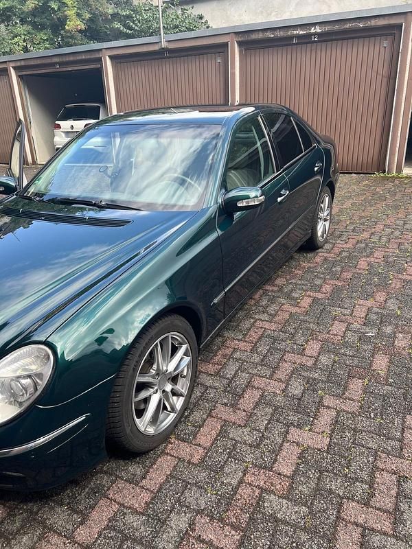 Gebraucht Mercedes E220 150 PS (110 kW) 2005 Grün Limousine
