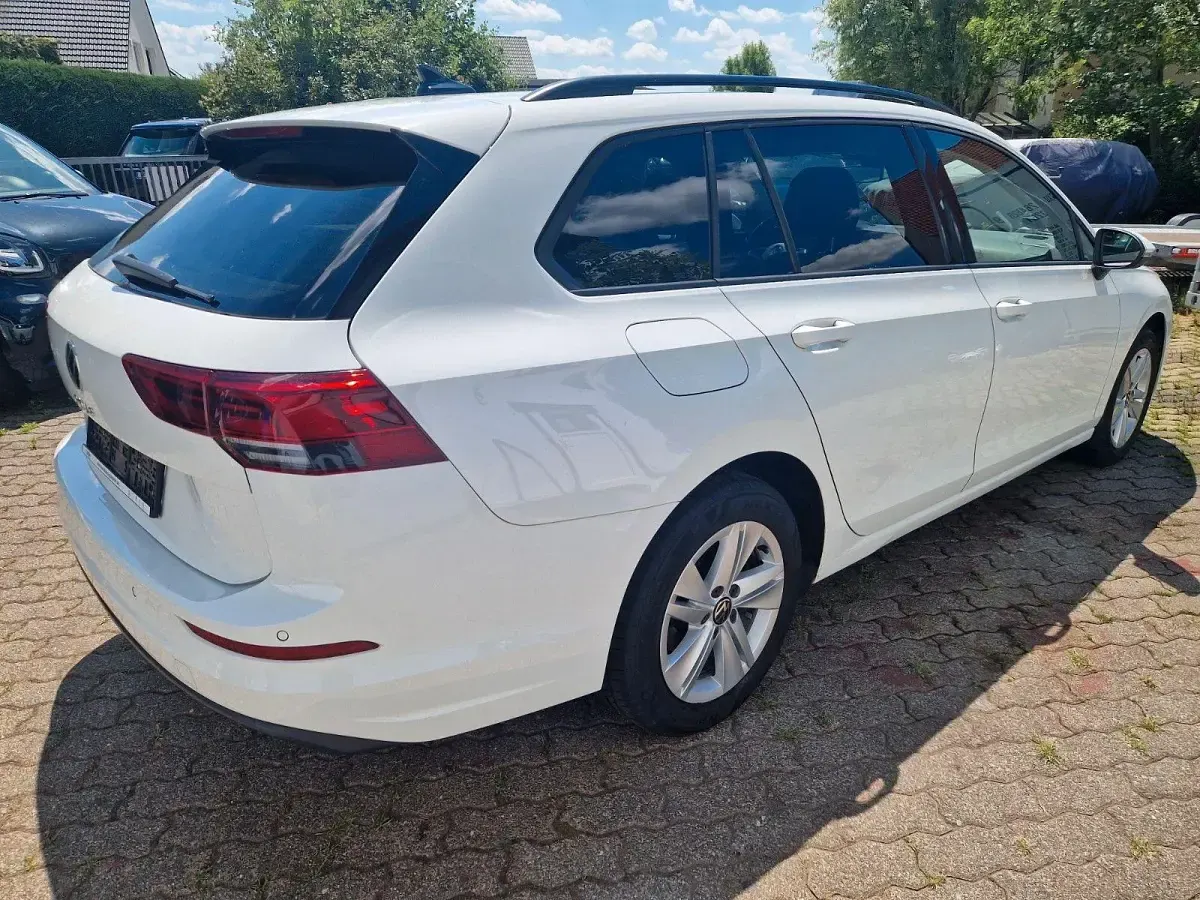 Gebraucht VW Golf VIII Life 110 PS (80 kW) 2022 Weiß Kombi