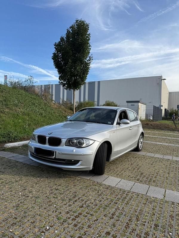 Silber Gebraucht 2008 BMW 118 Kleinwagen | 6.400 € (Fairer Preis) - Bild 1/4