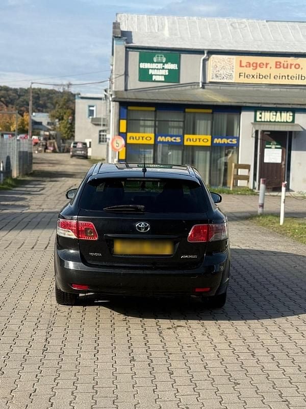 Gebraucht Toyota Avensis 126 PS (92 kW) 2011 Schwarz Kombi
