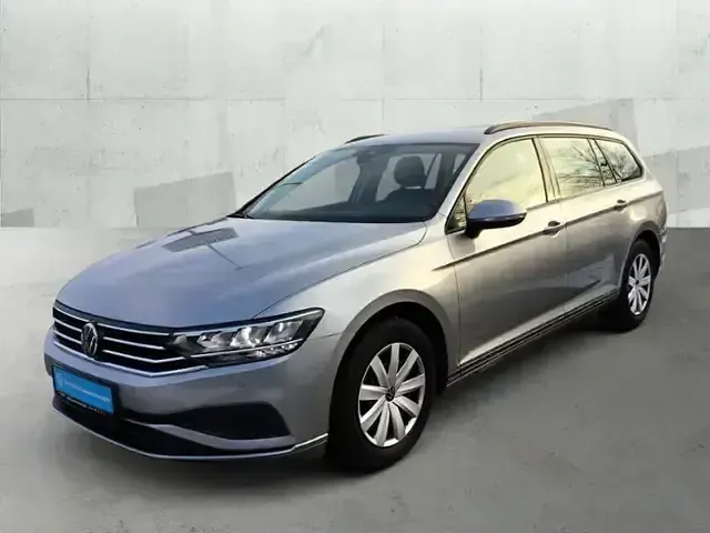 Używany VW Passat Conceptline 150 KM (110 kW) 2022 Srebrny Sedan/Limuzyna