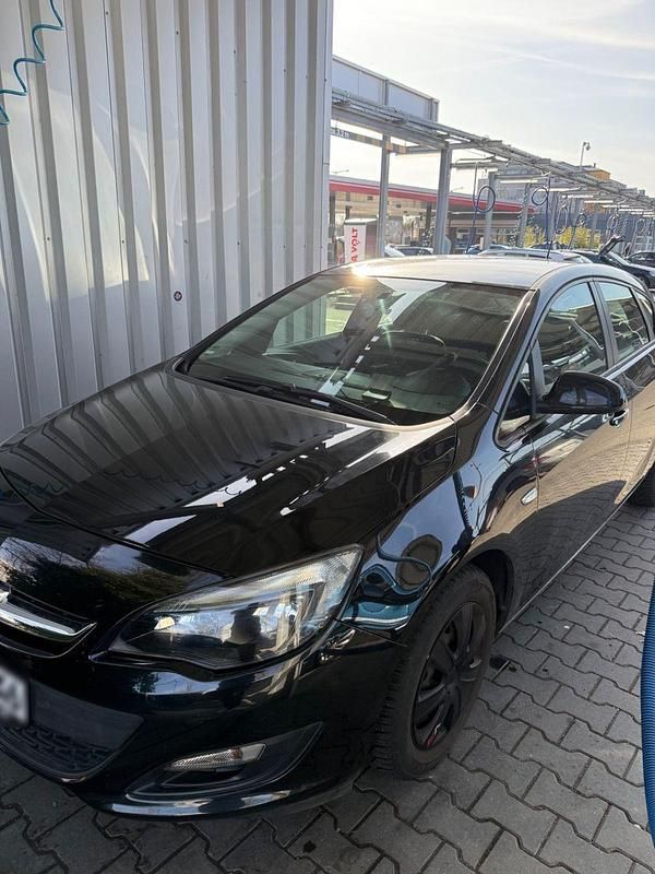 Gebraucht Opel Astra Edition 101 PS (74 kW) 2012 Schwarz Limousine