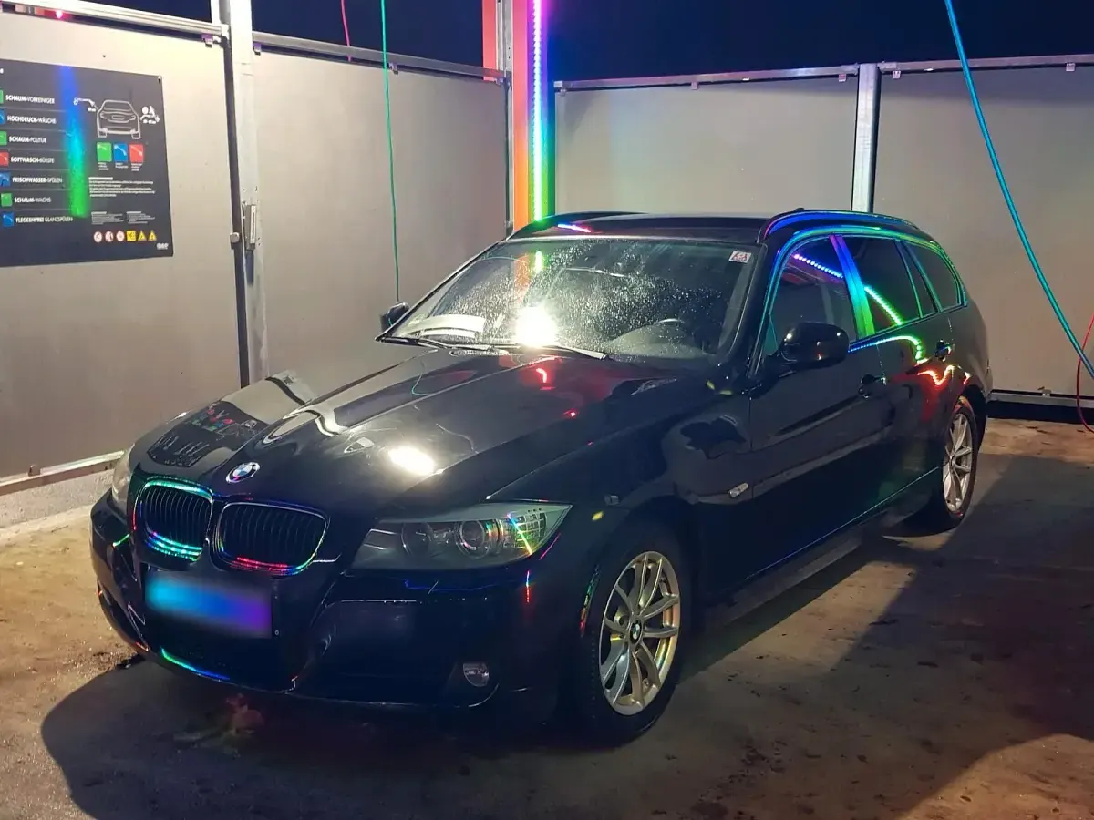 Gebraucht BMW 320 184 PS (135 kW) 2010 Schwarz Kombi