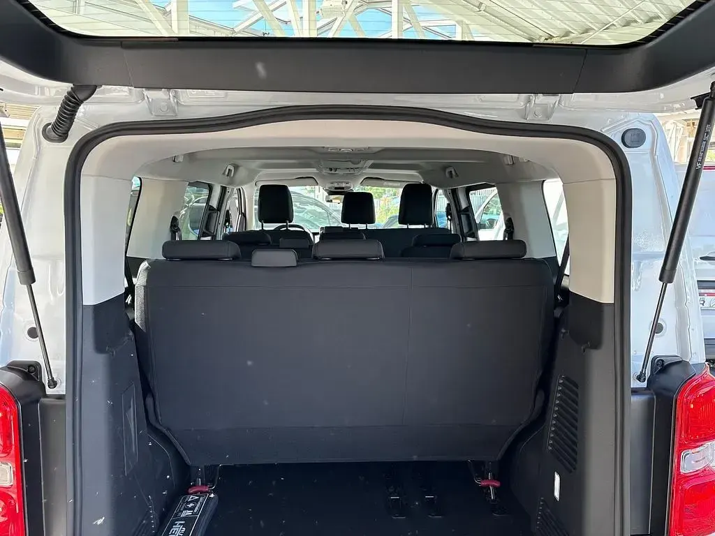 Gebraucht Opel Vivaro 179 PS (131 kW) 2026 Weiß Van / Kleinbus
