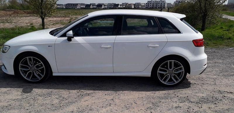 Gebraucht Audi A3 Sport 150 PS (110 kW) 2019 Weiß Limousine