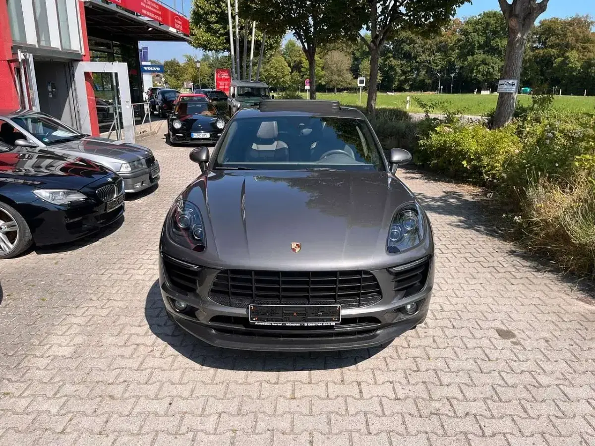 Gebraucht Porsche Macan 252 PS (185 kW) 2018 Achatgrau SUV