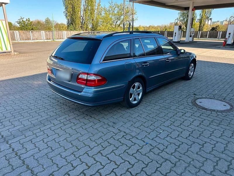 Second-hand Mercedes E320 224 CP (164 kW) 2008 Albastru Break