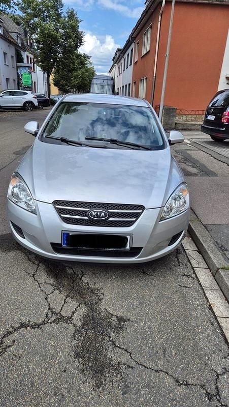 Grau Gebraucht 2007 Kia Ceed 2 Kleinwagen | 3.500 € (Fairer Preis) - Bild 1/4