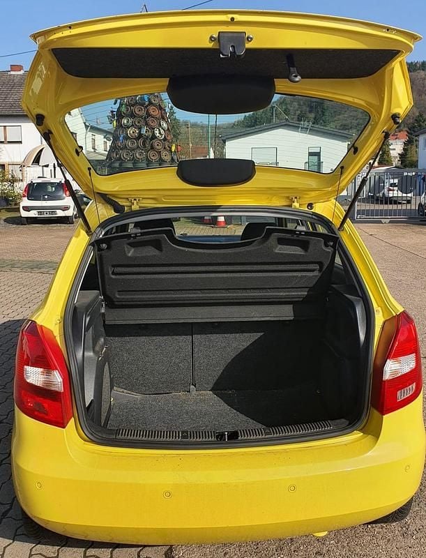 Gebraucht Skoda Fabia 70 PS (51 kW) 2008 Gelb Kleinwagen