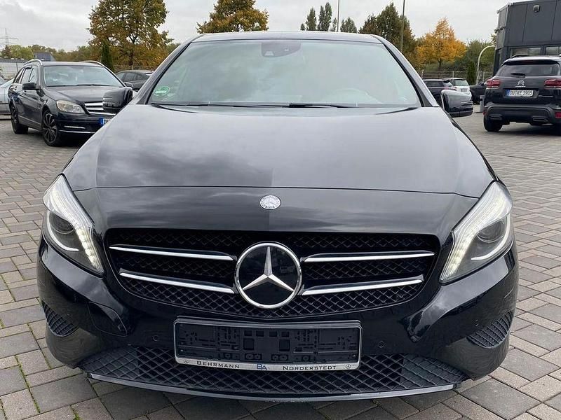 Schwarz Gebraucht 2012 Mercedes A200 Limousine | 11.490 € (Guter Preis) - Bild 1/4