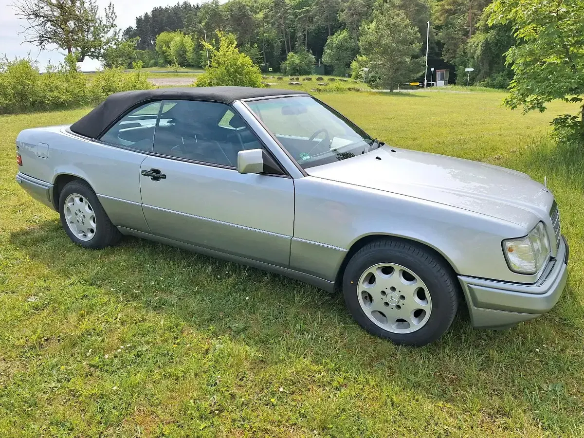 Brugt Mercedes E220 150 HK (110 kW) 1994 Sølv Cabriolet