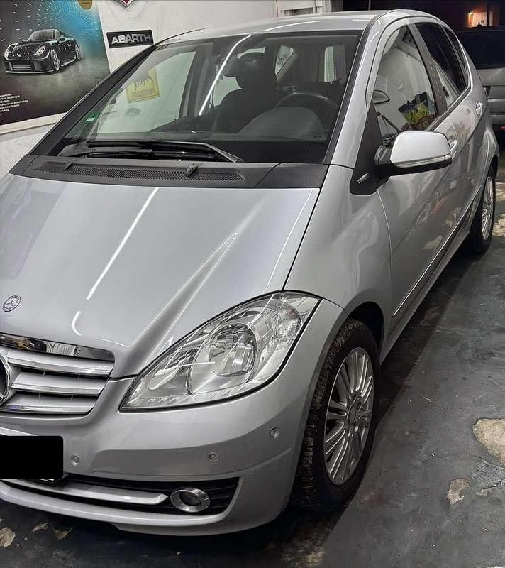 Gebraucht Mercedes A180 109 PS (80 kW) 2012 Grau Kleinwagen