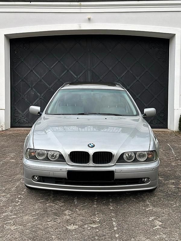 Gebraucht BMW 530 193 PS (141 kW) 2003 Silber Kombi
