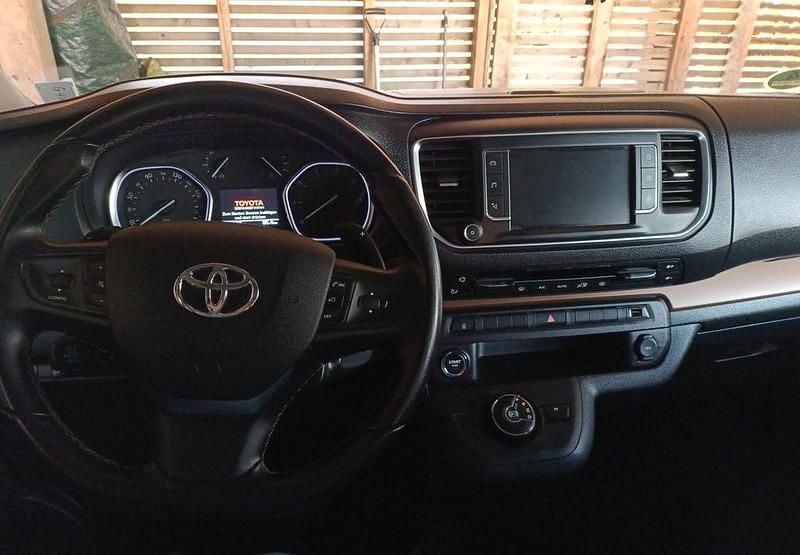 Gebraucht Toyota Proace 177 PS (130 kW) 2018 Braun Van / Kleinbus