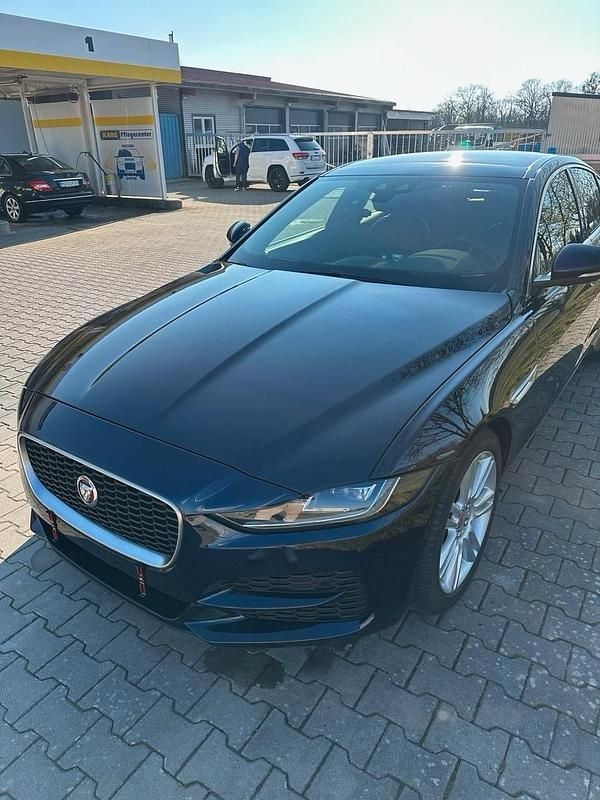 Blau Gebraucht 2020 Jaguar XE Limousine | 27.999 € (Fairer Preis) - Bild 1/4