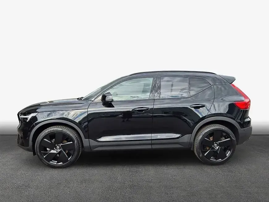 Gebraucht Volvo XC40 Plus 163 PS (119 kW) 2025 Onyx black / metallic SUV