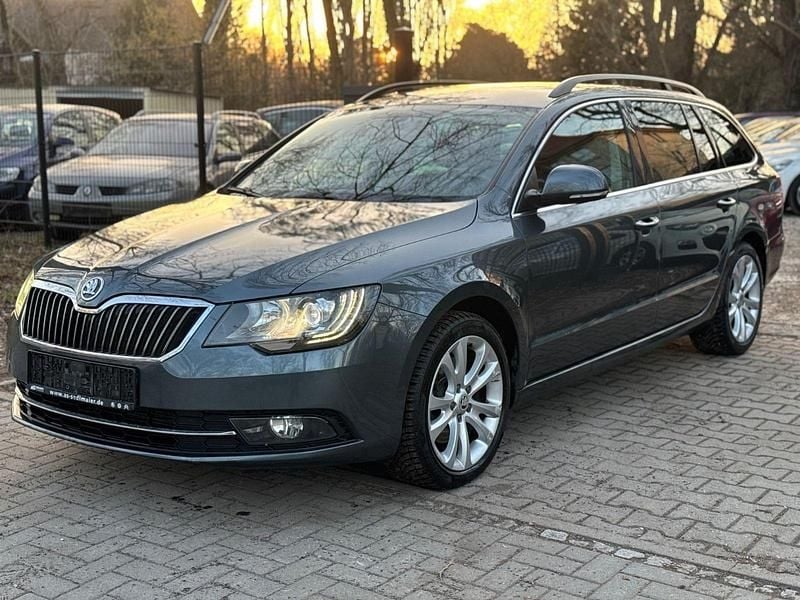 Gebraucht Skoda Superb 140 PS (102 kW) 2015 Grau Kombi