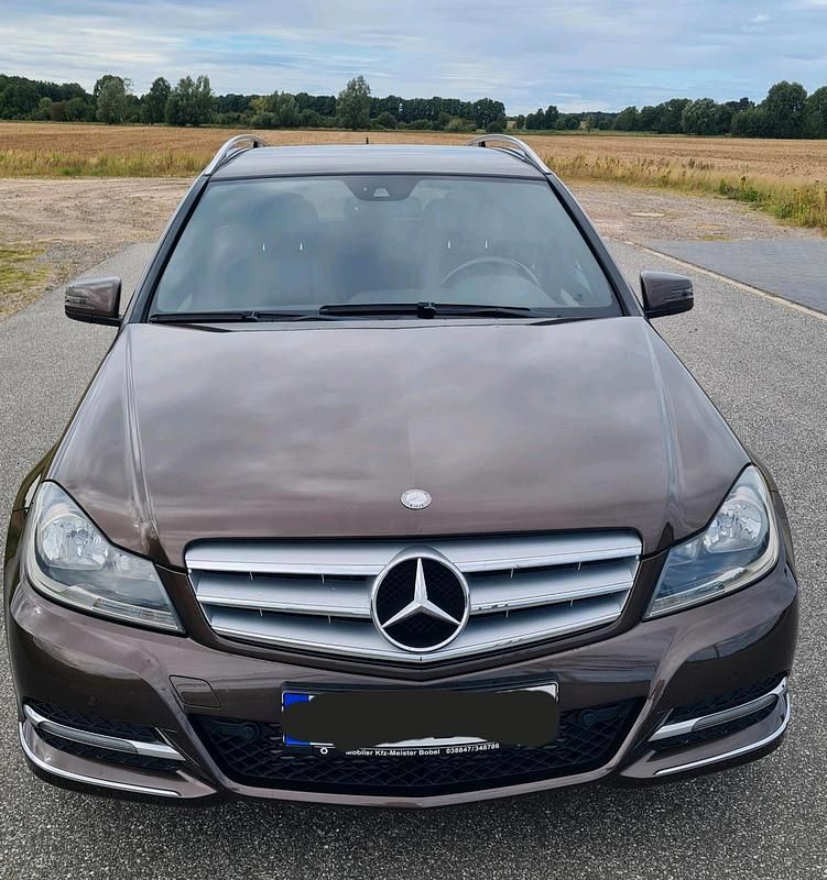 Braun Gebraucht 2013 Mercedes C220 Avantgarde Kombi | 6.999 € (Fairer Preis) - Bild 1/4