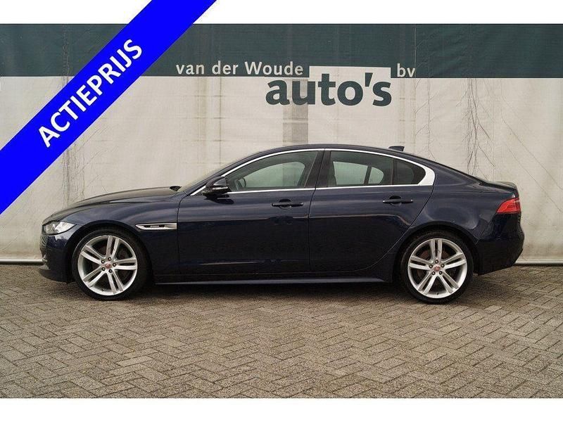 Blau Gebraucht 2018 Jaguar XE R-Sport Limousine | 16.360 € (Fairer Preis) - Bild 1/4