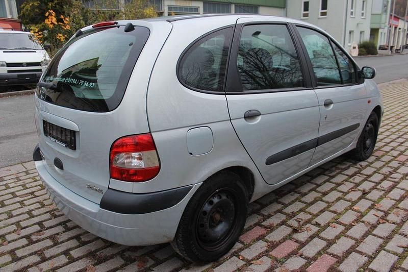 Gebraucht Renault Scénic 107 PS (78 kW) 2000 Silber Van / Kleinbus
