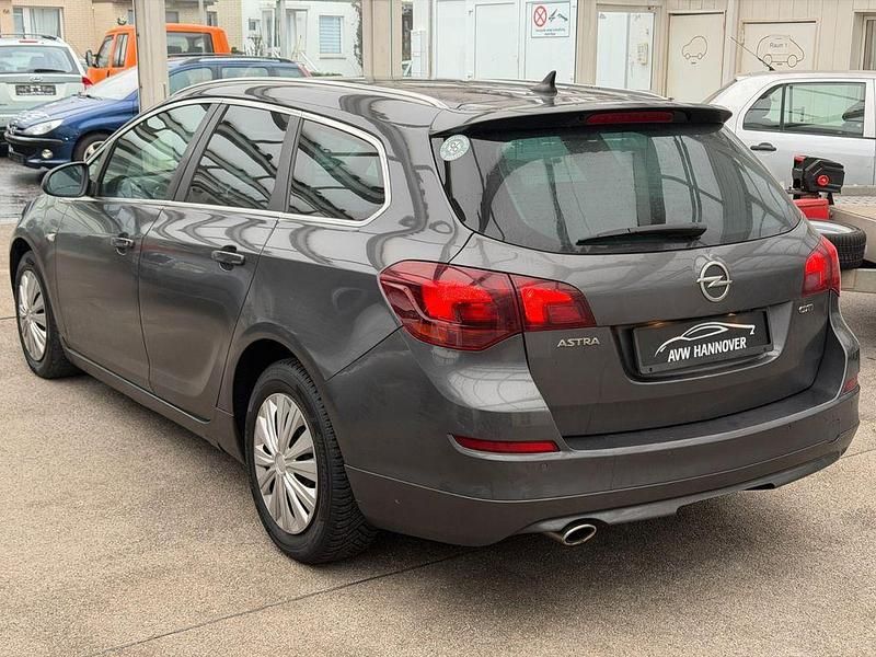 Gebraucht Opel Astra 165 PS (121 kW) 2012 Grau Limousine