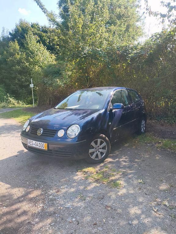 Blau Gebraucht 2004 VW Polo Basis Limousine | 700 € (Superpreis) - Bild 1/4