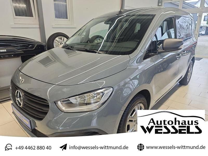 Grau Gebraucht 2023 Mercedes Citan 110 Kombi | 20.750 € (Etwas zu teuer) - Bild 1/4
