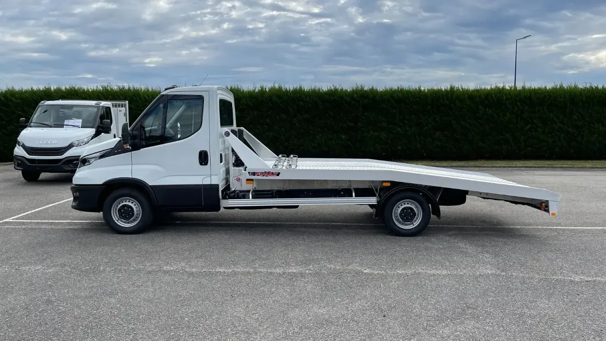 Neu Iveco Daily 156 PS (114 kW) 2025 (blanc) Van