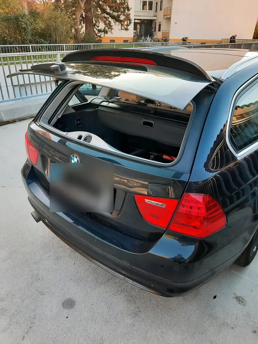 Gebraucht BMW 320 184 PS (135 kW) 2010 Schwarz Kombi