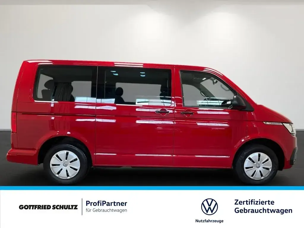 Gebraucht VW Multivan Trendline 110 PS (80 kW) 2021 Rot Van / Kleinbus