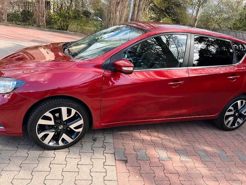 Gebraucht Nissan Pulsar 116 PS (85 kW) 2017 Rot Kleinwagen
