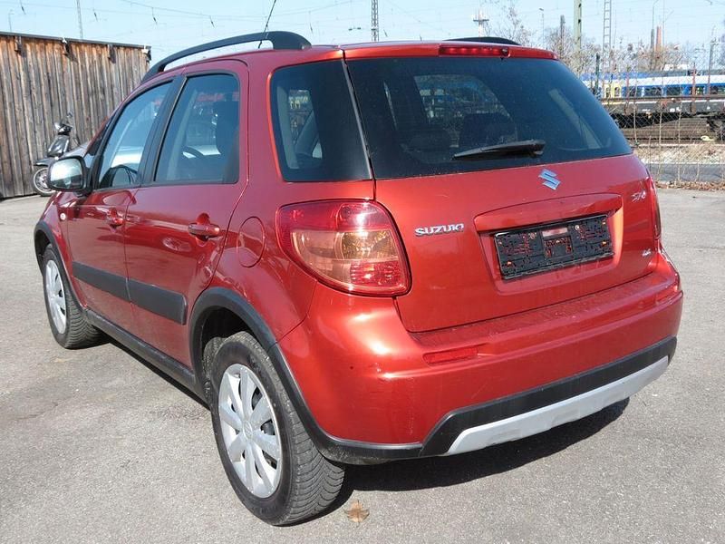 Gebraucht Suzuki SX4 120 PS (88 kW) 2010 Rot SUV