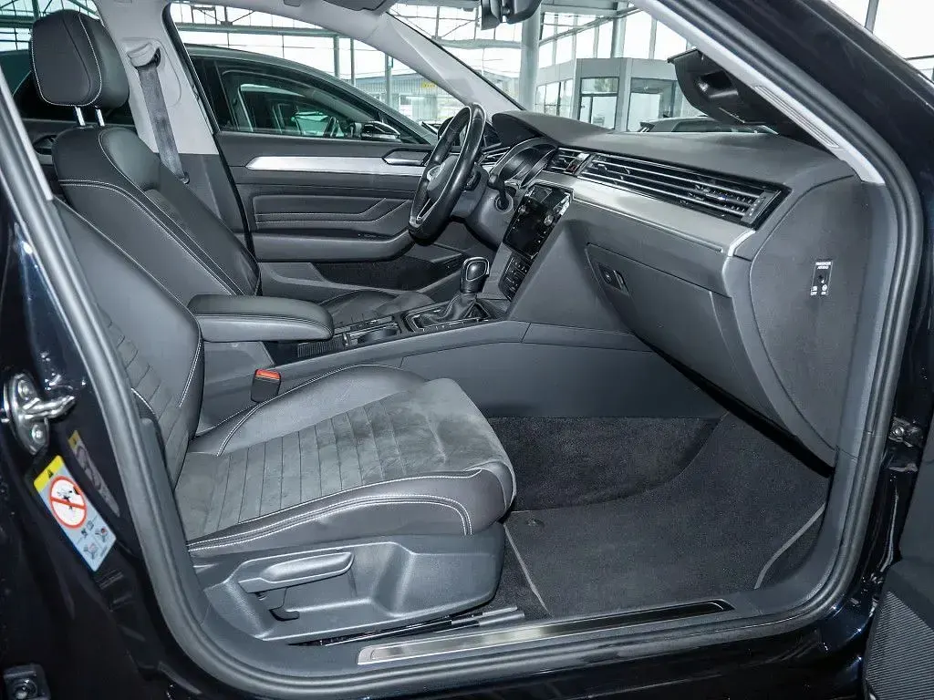 Gebraucht VW Passat Elegance 150 PS (110 kW) 2021 Schwarz / deep black Kombi