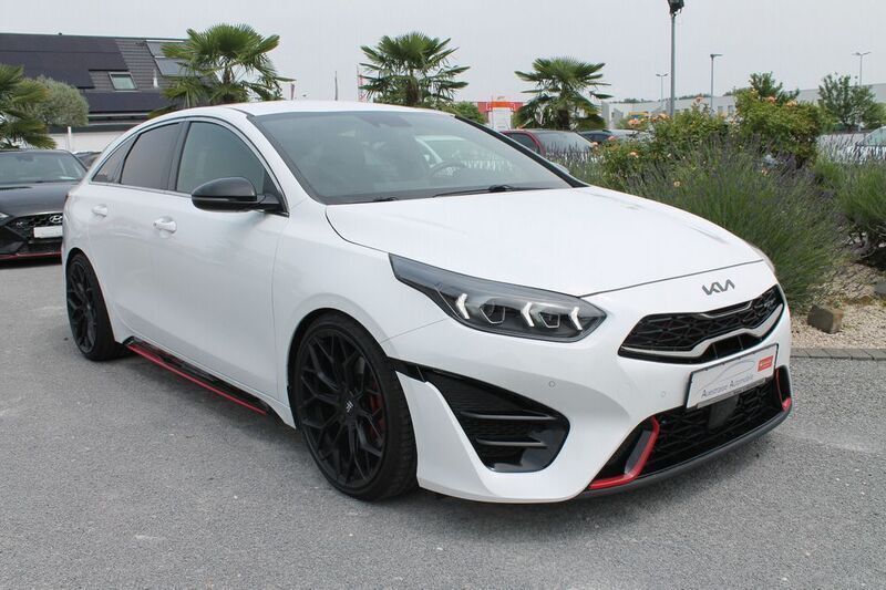 Weiß Gebraucht 2022 Kia ProCeed GT Kleinwagen | 28.990 € (Fairer Preis) - Bild 1/4