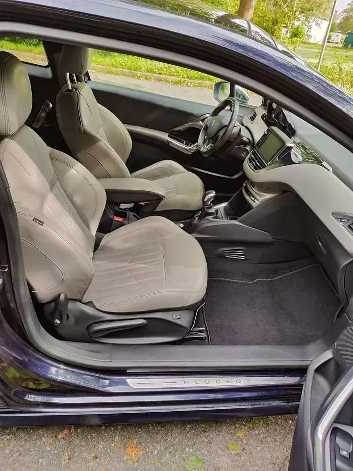 Gebraucht Peugeot 208 120 PS (88 kW) 2013 Other Kleinwagen