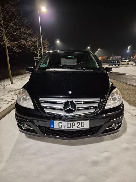 Gebraucht Mercedes B180 116 PS (85 kW) 2011 Schwarz Van / Kleinbus