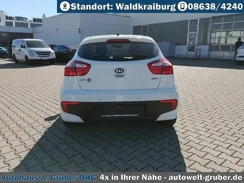 Second-hand Kia Rio 109 CP (80 kW) 2016 Alb Berlinǎ