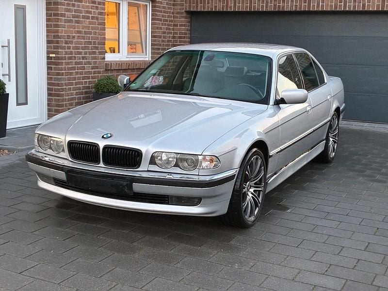 Silber Gebraucht 2000 BMW 740 Limousine | 11.500 € - Bild 1/4