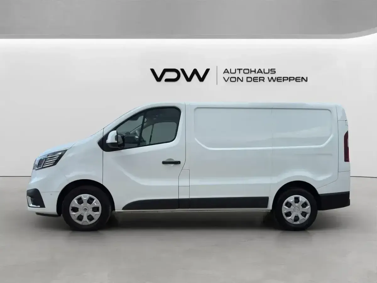 Gebraucht Renault Trafic Komfort 150 PS (110 kW) 2022 Weiß Van / Kleinbus