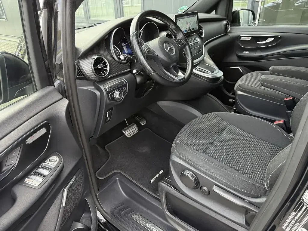 Second-hand Mercedes V300 AMG 237 CP (174 kW) 2022 Negru Monovolum