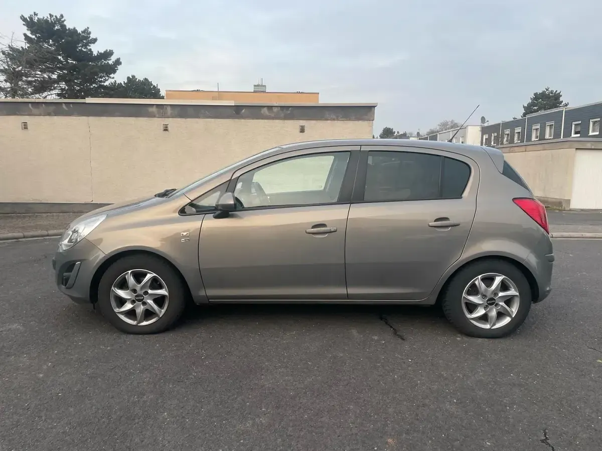 Gebraucht Opel Corsa 101 PS (74 kW) 2012 Grau Kleinwagen
