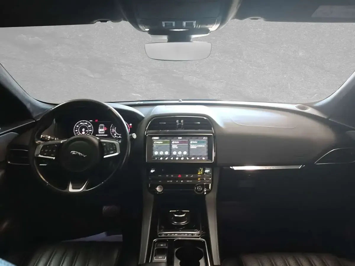 Gebraucht Jaguar F-Pace Portfolio 300 PS (220 kW) 2020 Santorini black SUV