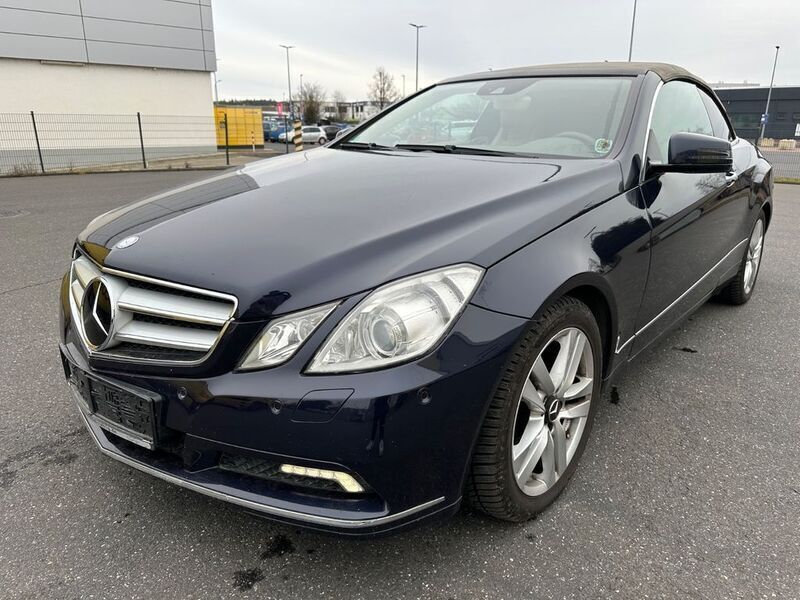 Blau Gebraucht 2010 Mercedes E500 Cabrio | 21.990 € (Etwas zu teuer) - Bild 1/4