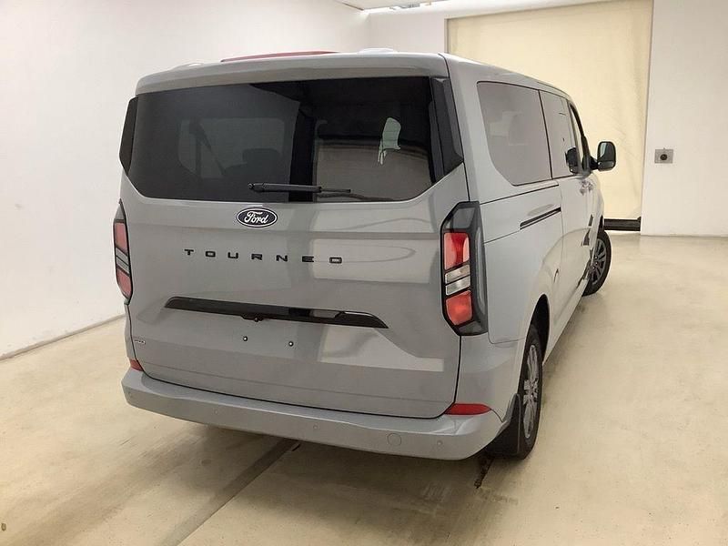 Gebraucht Ford Tourneo Titanium 232 PS (170 kW) 2025 Grau Van / Kleinbus