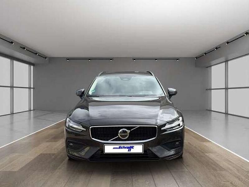 Gebraucht Volvo V60 Core 197 PS (144 kW) 2024 Platinum grey / metallic Kombi