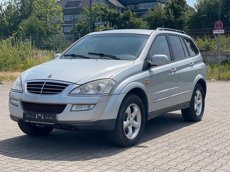 Silber Gebraucht 2008 Ssangyong Kyron SUV | 3.650 € - Bild 1/4
