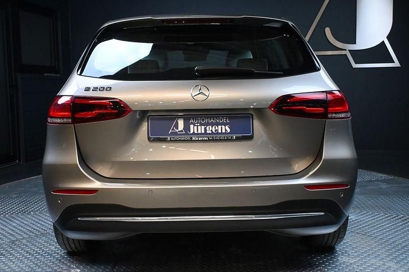 Gebraucht Mercedes B200 163 PS (119 kW) 2020 Silber Van / Kleinbus